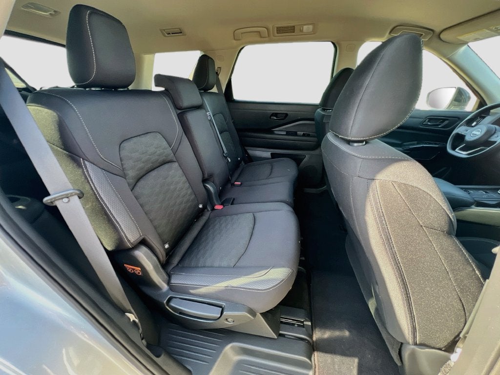 2023 Nissan Pathfinder S - Photo 31