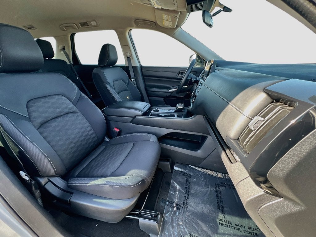 2023 Nissan Pathfinder S - Photo 32