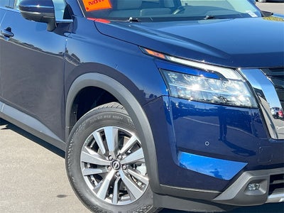 2022 Nissan Pathfinder SL