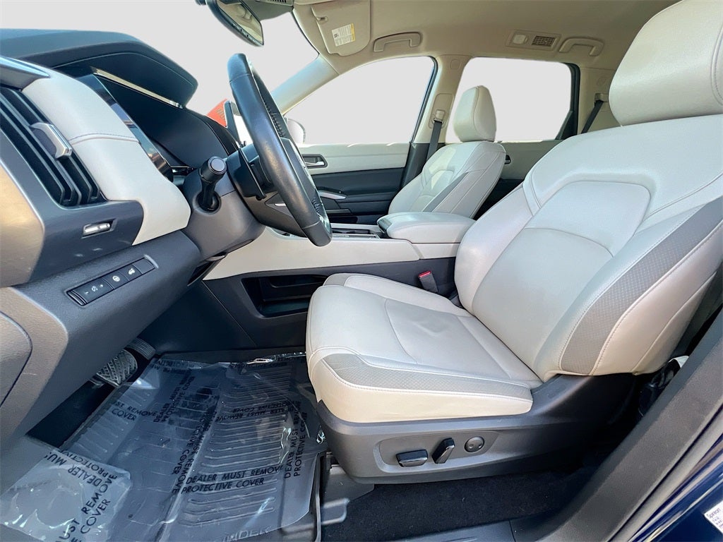 2022 Nissan Pathfinder SL