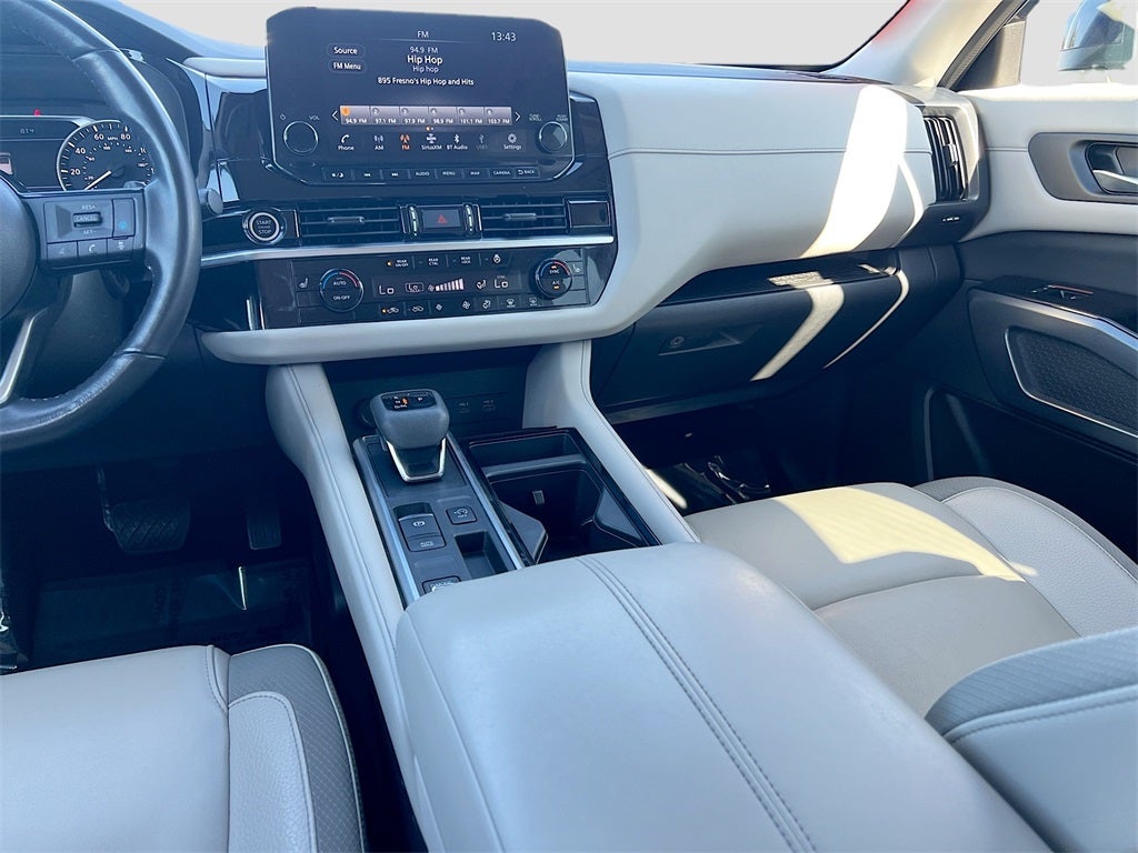 2022 Nissan Pathfinder SL