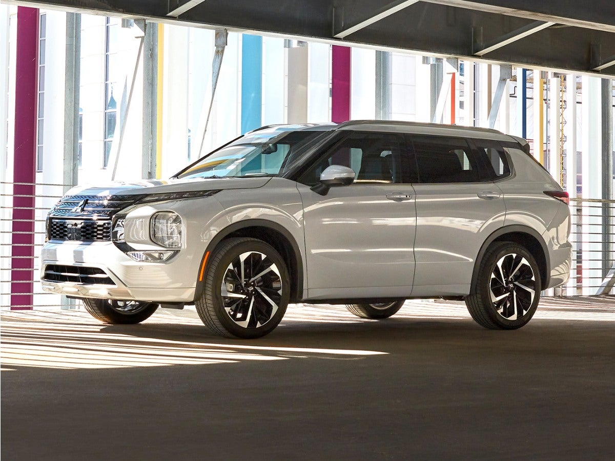 2024 Mitsubishi Outlander SE 2WD's photo