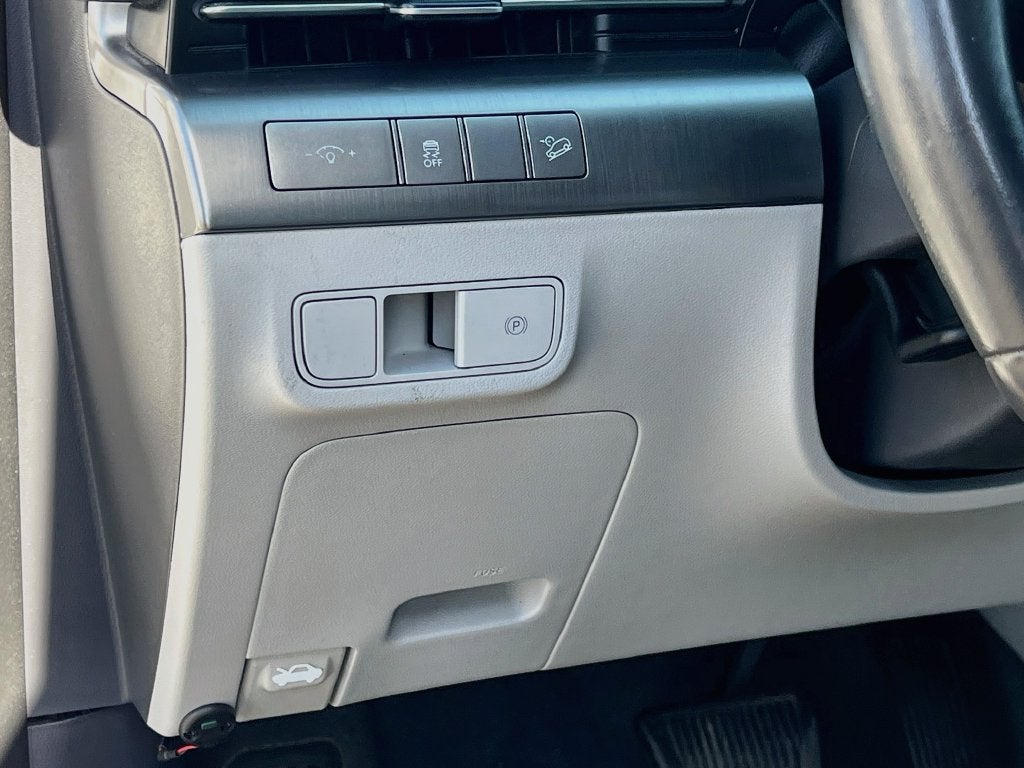 2025 Hyundai Kona SEL - Photo 11
