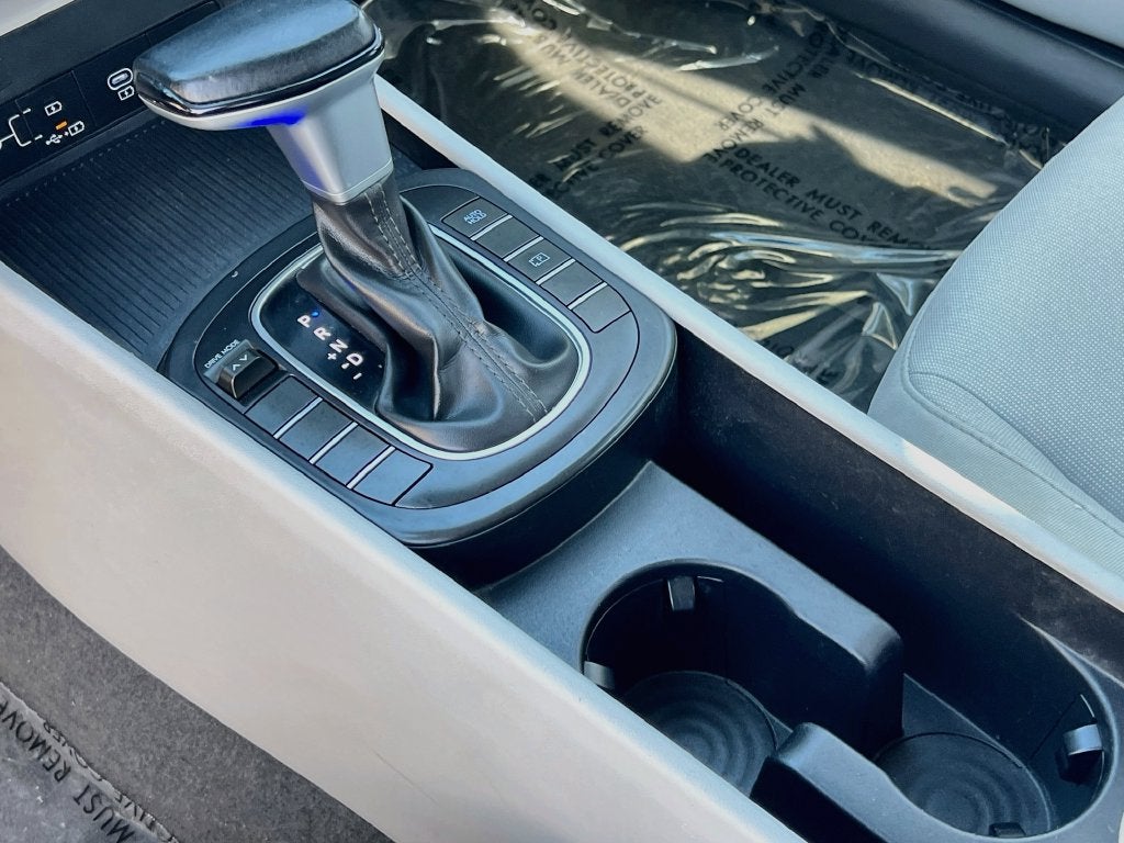 2025 Hyundai Kona SEL - Photo 19