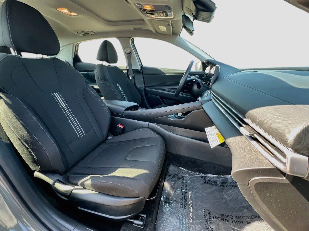 2025 Hyundai ELANTRA SEL Convenience
