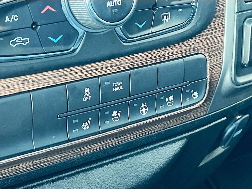 2019 RAM 1500 Classic Laramie