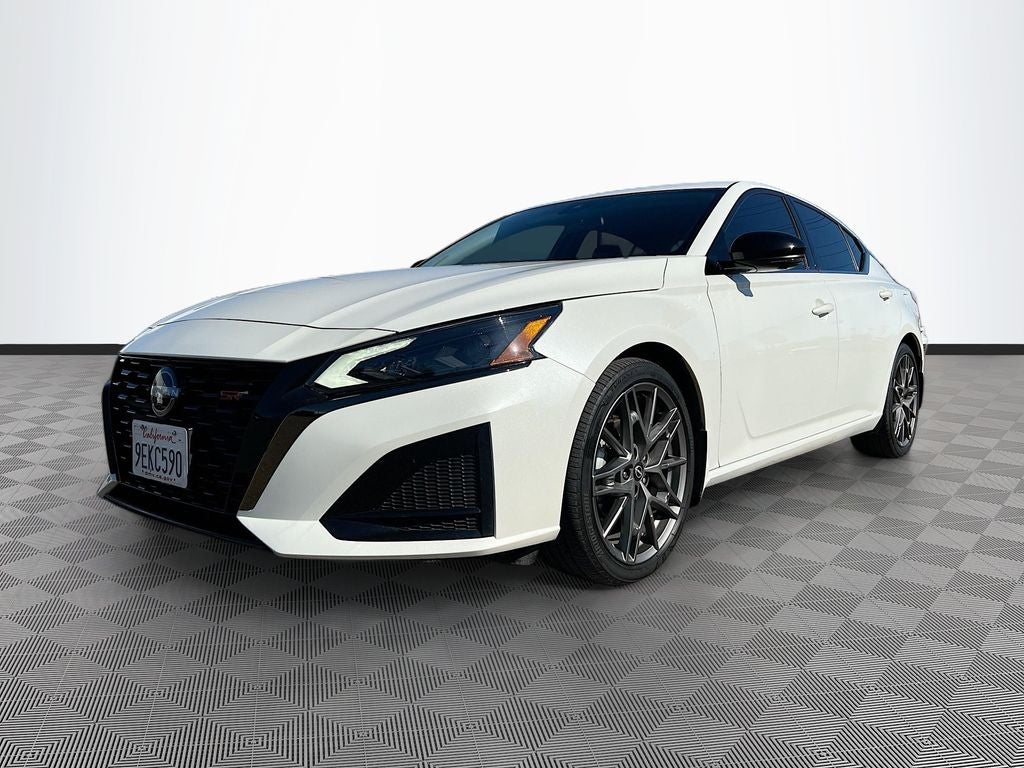 2023 Nissan Altima 2.0 SR