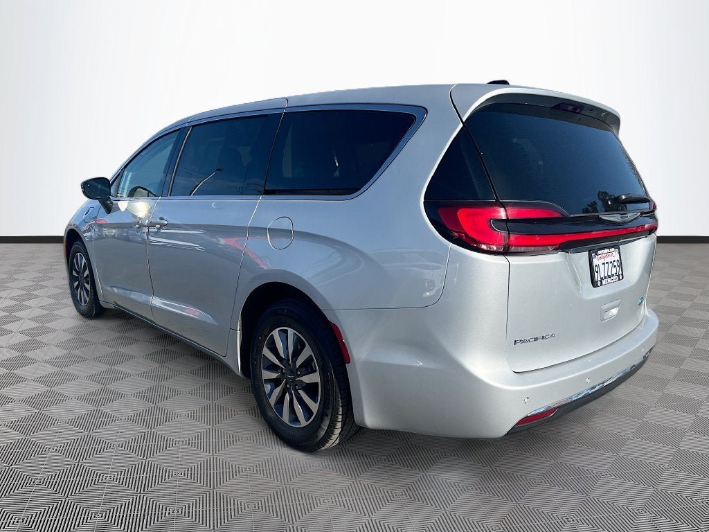 2024 Chrysler Pacifica Hybrid Select