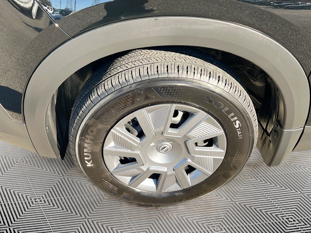2025 Nissan Kicks S