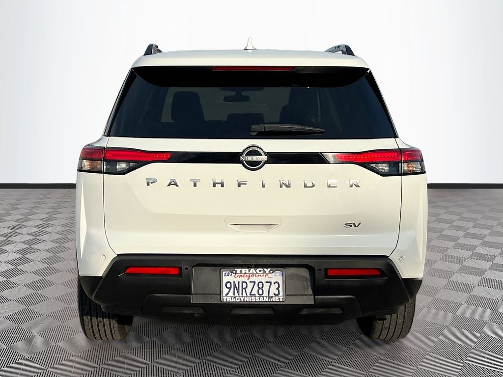 2024 Nissan Pathfinder SV