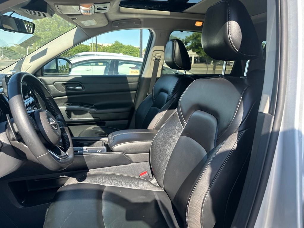 2023 Nissan Pathfinder SL