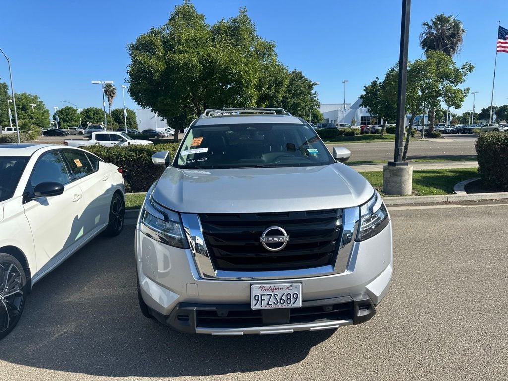2023 Nissan Pathfinder SL