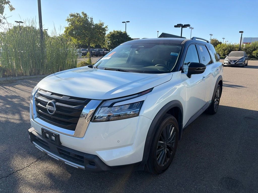 2024 Nissan Pathfinder SL