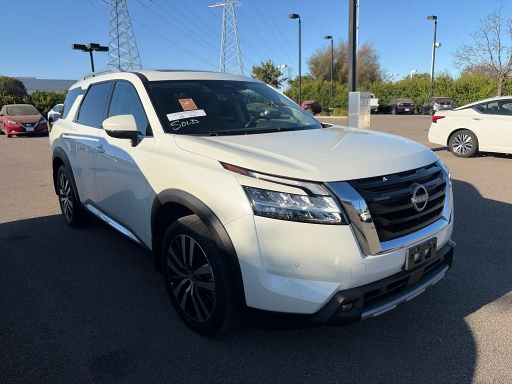 2023 Nissan Pathfinder Platinum