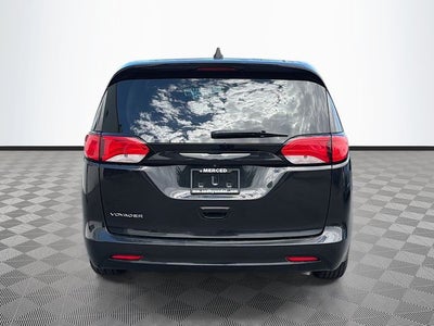 2020 Chrysler Voyager L