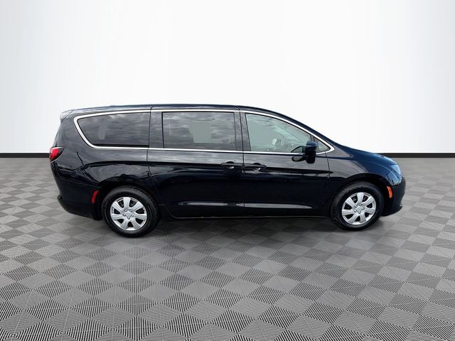 2020 Chrysler Voyager L