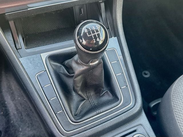 2019 Volkswagen Golf S