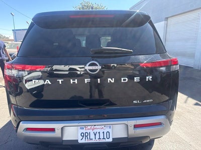 2025 Nissan Pathfinder SL