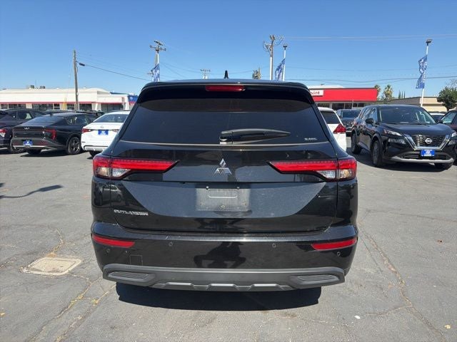 2022 Mitsubishi Outlander ES