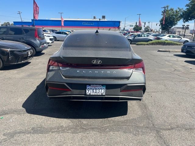 2025 Hyundai ELANTRA SE
