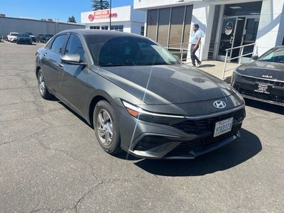 2025 Hyundai ELANTRA SE