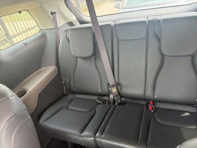 2025 Kia Carnival Hybrid EX